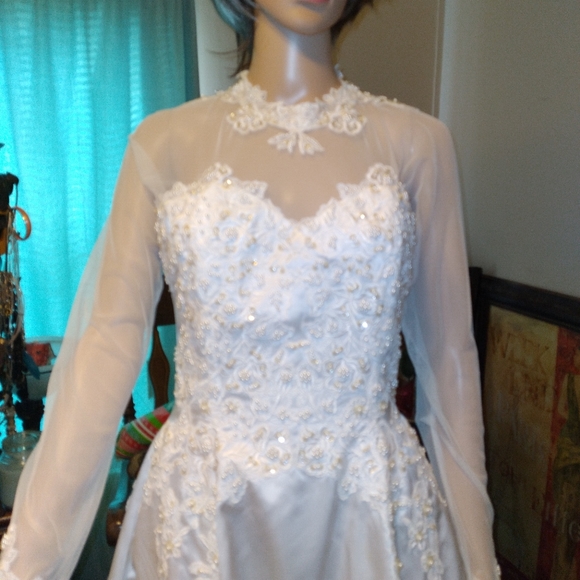 Wedding Dress - Picture 7 of 8